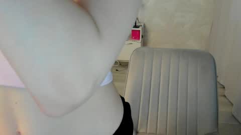 Snapshot of rueliya chatting on 05/31/26, 12:08 Liya online show from 05/31/26, 12:08