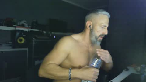 Chico que rico Caliente online show from 01/21/25, 04:10