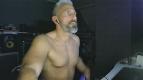 Chico que rico Caliente online show from 01/24/25, 07:30