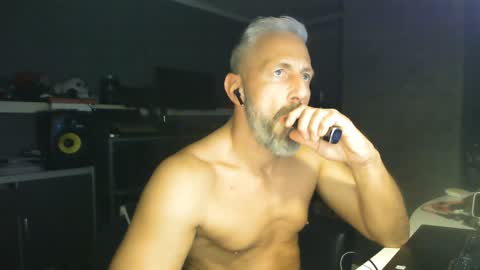 Chico que rico Caliente online show from 02/02/25, 10:57