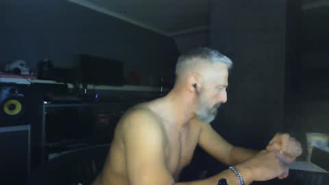 Chico que rico Caliente online show from 02/06/25, 04:21