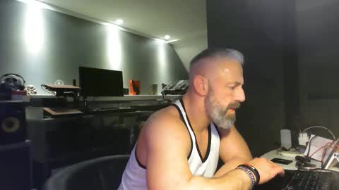 Chico que rico Caliente online show from 02/17/26, 02:30