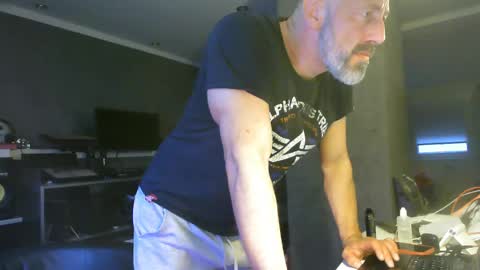 Chico que rico Caliente online show from 05/02/26, 06:24