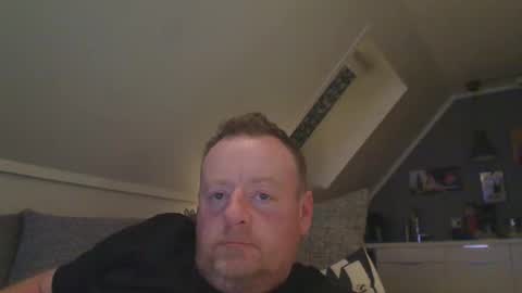 Snapshot of runepetter chatting on 11/17/25, 10:37 bignorwegian online show from 11/17/25, 10:37