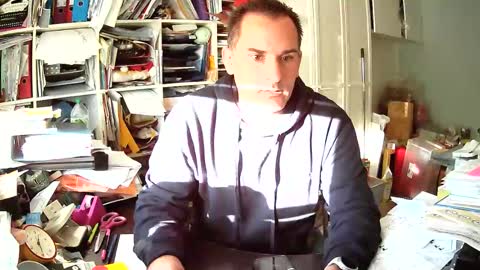 Snapshot of runner1978 chatting on 11/19/25, 08:47 runner1978 online show from 11/19/25, 08:47