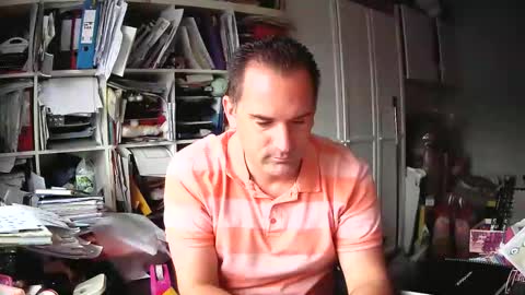 Snapshot of runner1978 chatting on 11/28/25, 09:56 runner1978 online show from 11/28/25, 09:56