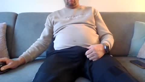 runner_1978 online show from 12/01/25, 08:30