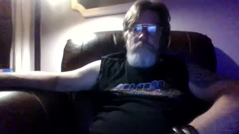 Snapshot of runningaround60 chatting on 12/20/24, 02:41 runningaround60 online show from 12/20/24, 02:41