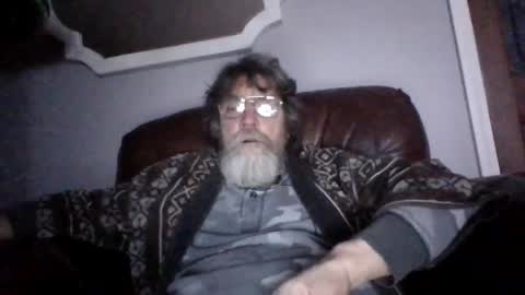 Snapshot of runningaround60 chatting on 02/18/25, 03:10 runningaround60 online show from 02/18/25, 03:10