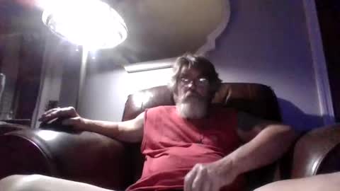 Snapshot of runningaround60 chatting on 09/28/25, 03:01 runningaround60 online show from 09/28/25, 03:01