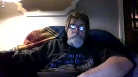 Snapshot of runningaround60 chatting on 12/01/25, 03:00 runningaround60 online show from 12/01/25, 03:00