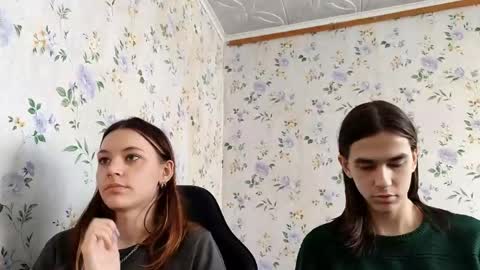 Snapshot of rusmedium chatting on 04/17/26, 07:33 Lisa and Vlad online show from 04/17/26, 07:33