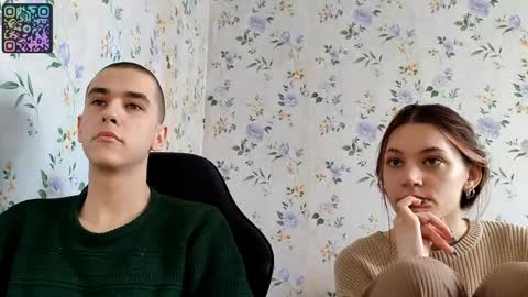 Snapshot of rusmedium chatting on 04/23/26, 08:13 Lisa and Vlad online show from 04/23/26, 08:13