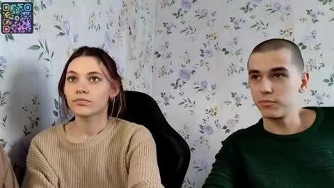 Snapshot of rusmedium chatting on 04/23/26, 12:29 Lisa and Vlad online show from 04/23/26, 12:29