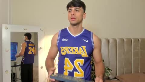 Snapshot of russ_w8 chatting on 09/18/25, 10:39 Russ online show from 09/18/25, 10:39