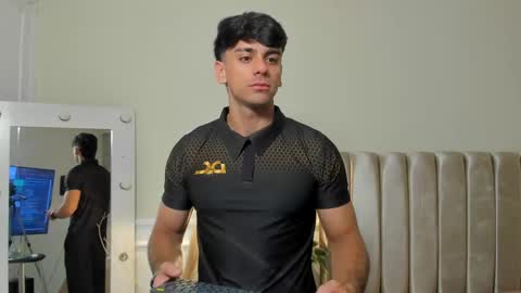 Snapshot of russ_w8 chatting on 09/19/25, 10:05 Russ online show from 09/19/25, 10:05