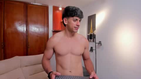 Snapshot of russ_w8 chatting on 09/20/25, 05:41 Russ online show from 09/20/25, 05:41