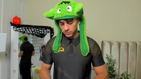 Snapshot of russ_w8 chatting on 09/23/25, 11:13 Russ online show from 09/23/25, 11:13