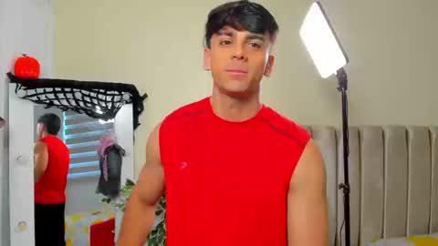 Snapshot of russ_w8 chatting on 09/24/25, 02:42 Russ online show from 09/24/25, 02:42