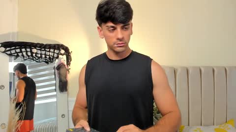 Snapshot of russ_w8 chatting on 10/02/25, 04:36 Russ online show from 10/02/25, 04:36