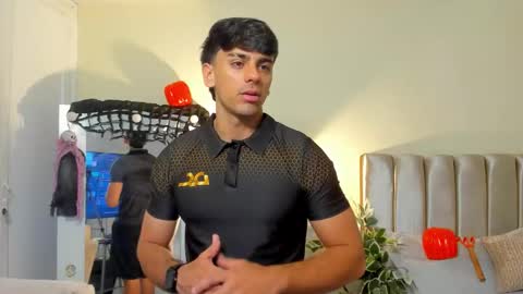 Snapshot of russ_w8 chatting on 10/08/25, 12:58 Russ online show from 10/08/25, 12:58