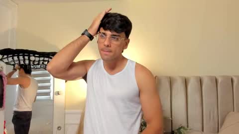 Snapshot of russ_w8 chatting on 10/10/25, 03:00 Russ online show from 10/10/25, 03:00