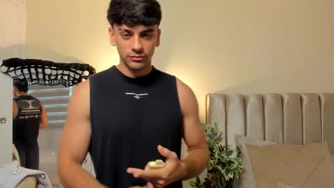 Snapshot of russ_w8 chatting on 10/11/25, 11:53 Russ online show from 10/11/25, 11:53