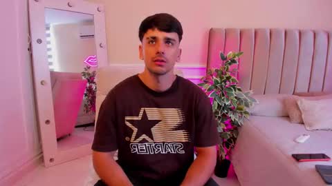 Snapshot of russ_w8 chatting on 03/12/26, 06:47 Russ online show from 03/12/26, 06:47