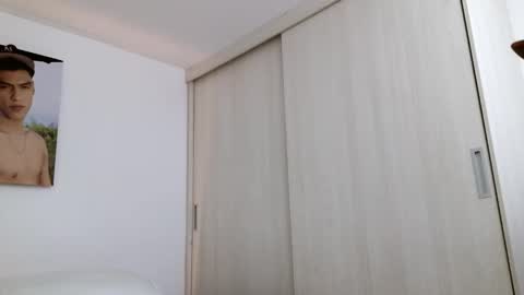  R U S S E L L  online show from 11/05/25, 11:54