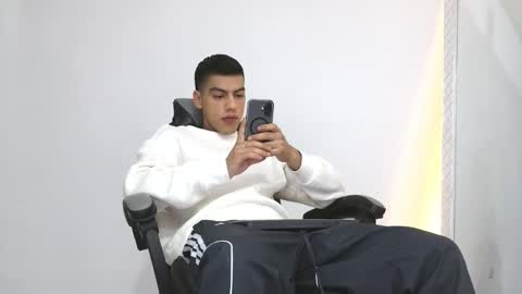  R U S S E L L  online show from 11/07/25, 09:31