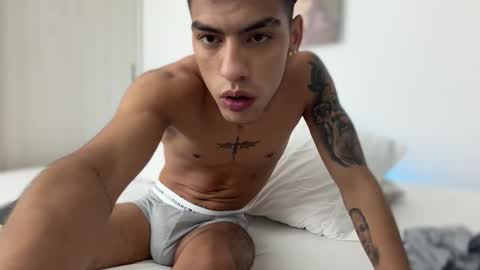  R U S S E L L  online show from 11/29/25, 02:20