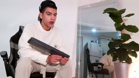  R U S S E L L  online show from 01/14/26, 09:48