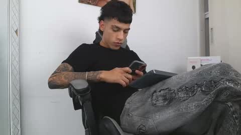  R U S S E L L  online show from 02/19/26, 07:54