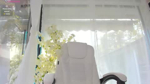 Ava online show from 10/15/25, 08:03