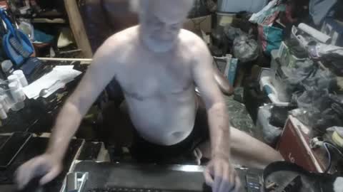 Russtenail21 online show from 10/16/25, 09:05