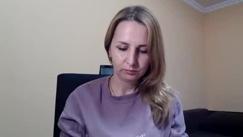 Snapshot of ruthpark chatting on 10/13/25, 08:47 Ruth online show from 10/13/25, 08:47