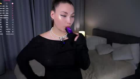 Emma online show from 09/20/25, 01:23