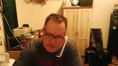 Snapshot of rwzar_0712 chatting on 10/05/25, 03:27 rwzar_0712 online show from 10/05/25, 03:27
