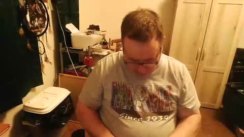 Snapshot of rwzar_0712 chatting on 10/17/25, 04:15 rwzar_0712 online show from 10/17/25, 04:15