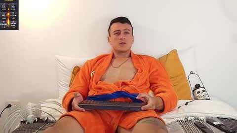 Snapshot of ryamcoast chatting on 10/31/25, 10:55 Sr Coast online show from 10/31/25, 10:55