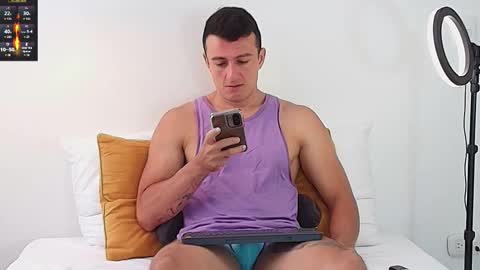 Snapshot of ryamcoast chatting on 11/09/25, 01:09 Sr Coast online show from 11/09/25, 01:09