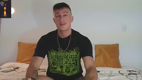 Snapshot of ryamcoast chatting on 11/12/25, 02:01 Sr Coast online show from 11/12/25, 02:01