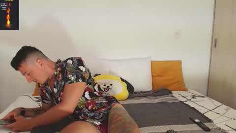 Snapshot of ryamcoast chatting on 11/15/25, 07:32 Sr Coast online show from 11/15/25, 07:32