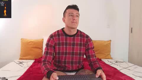 Snapshot of ryamcoast chatting on 11/30/25, 02:32 Sr Coast online show from 11/30/25, 02:32