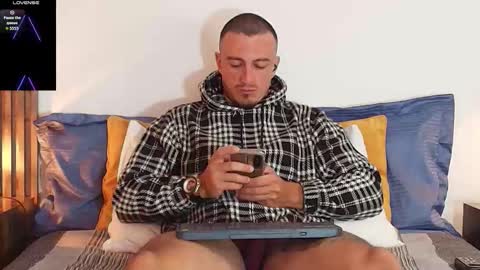 Snapshot of ryamcoast chatting on 02/15/26, 03:31 Sr Coast online show from 02/15/26, 03:31