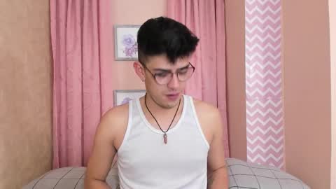 Snapshot of ryan_clark_ chatting on 12/18/24, 08:36 Ryan online show from 12/18/24, 08:36