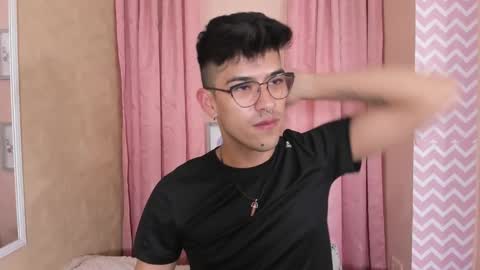 Snapshot of ryan_clark_ chatting on 12/19/24, 12:34 Ryan online show from 12/19/24, 12:34