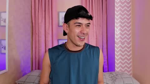 Snapshot of ryan_clark_ chatting on 12/22/24, 07:42 Ryan online show from 12/22/24, 07:42