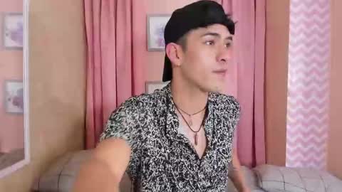 Snapshot of ryan_clark_ chatting on 12/29/24, 08:37 Ryan online show from 12/29/24, 08:37