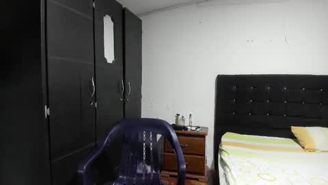 ryan_xc1 online show from 10/12/25, 04:11